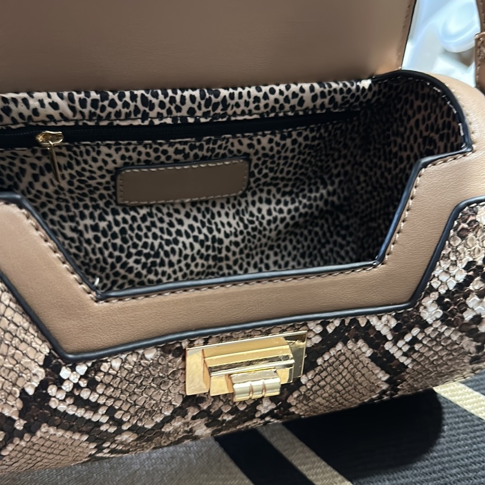 🔹ANIMAL PRINT ROUND CROSS BODY BAG - Picture 6 of 8